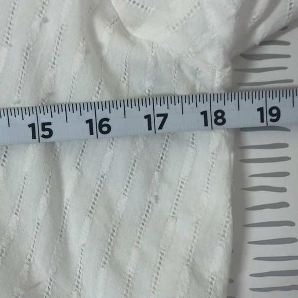 Roan + Ryan top white v-neck - Picture 5 of 9